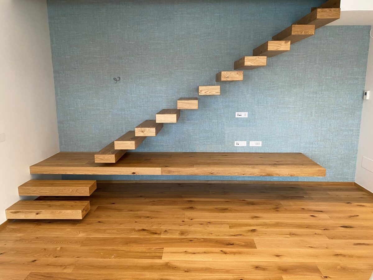 Il fascino senza tempo del legno naturale negli interni di design